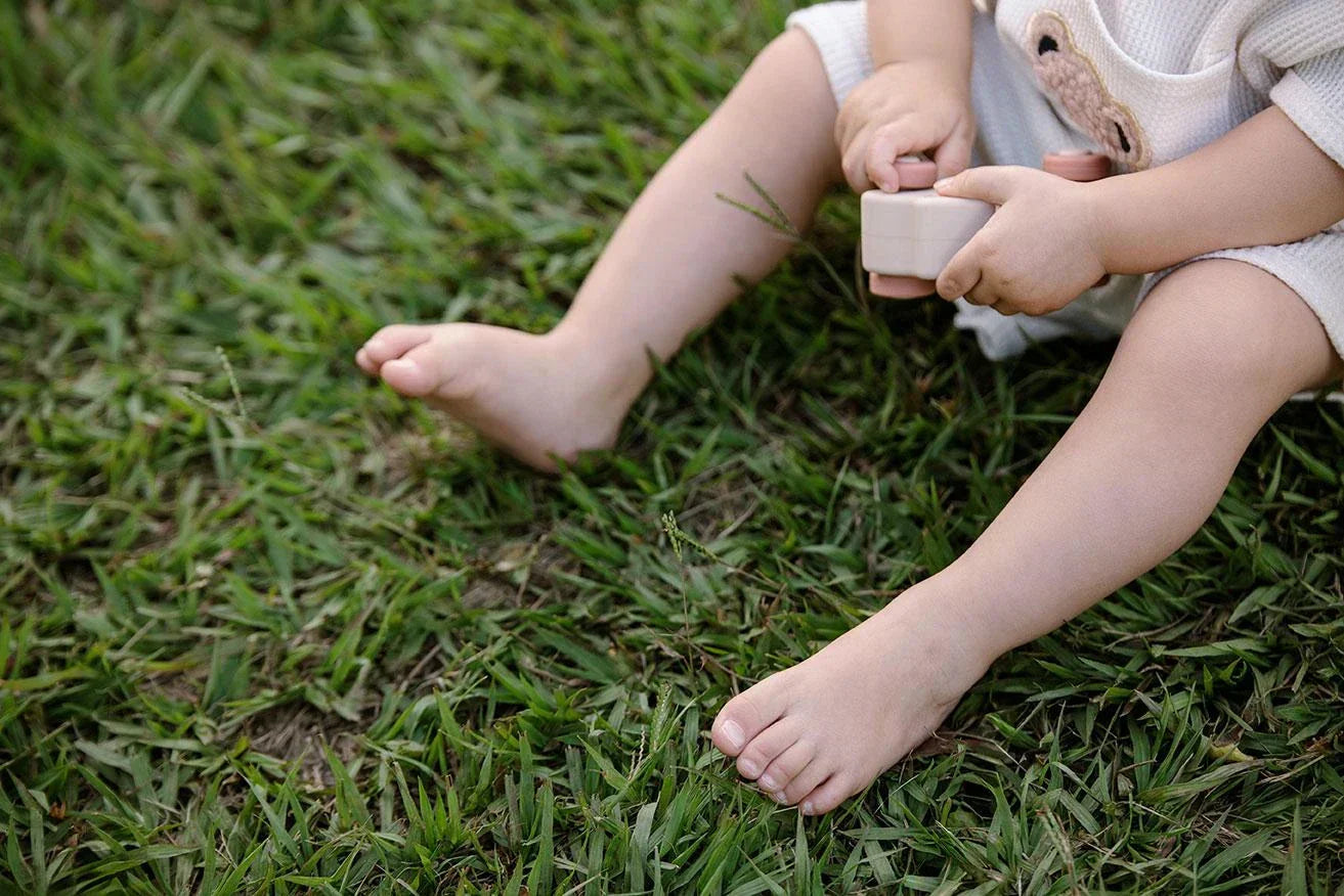El viaje del calzado respetuoso infantil.