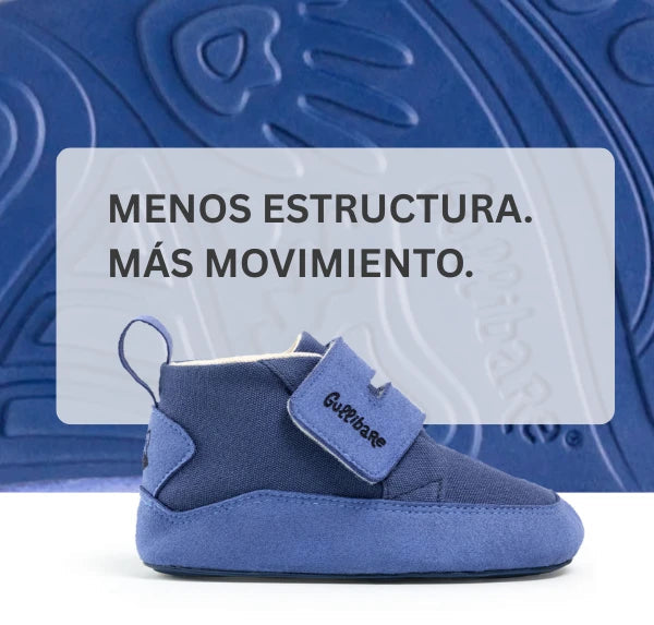Calzado respetuoso Gullibare para bebés con diseño flexible y ligero, que ofrece menos estructura y más movimiento para acompañar el desarrollo natural del pie.