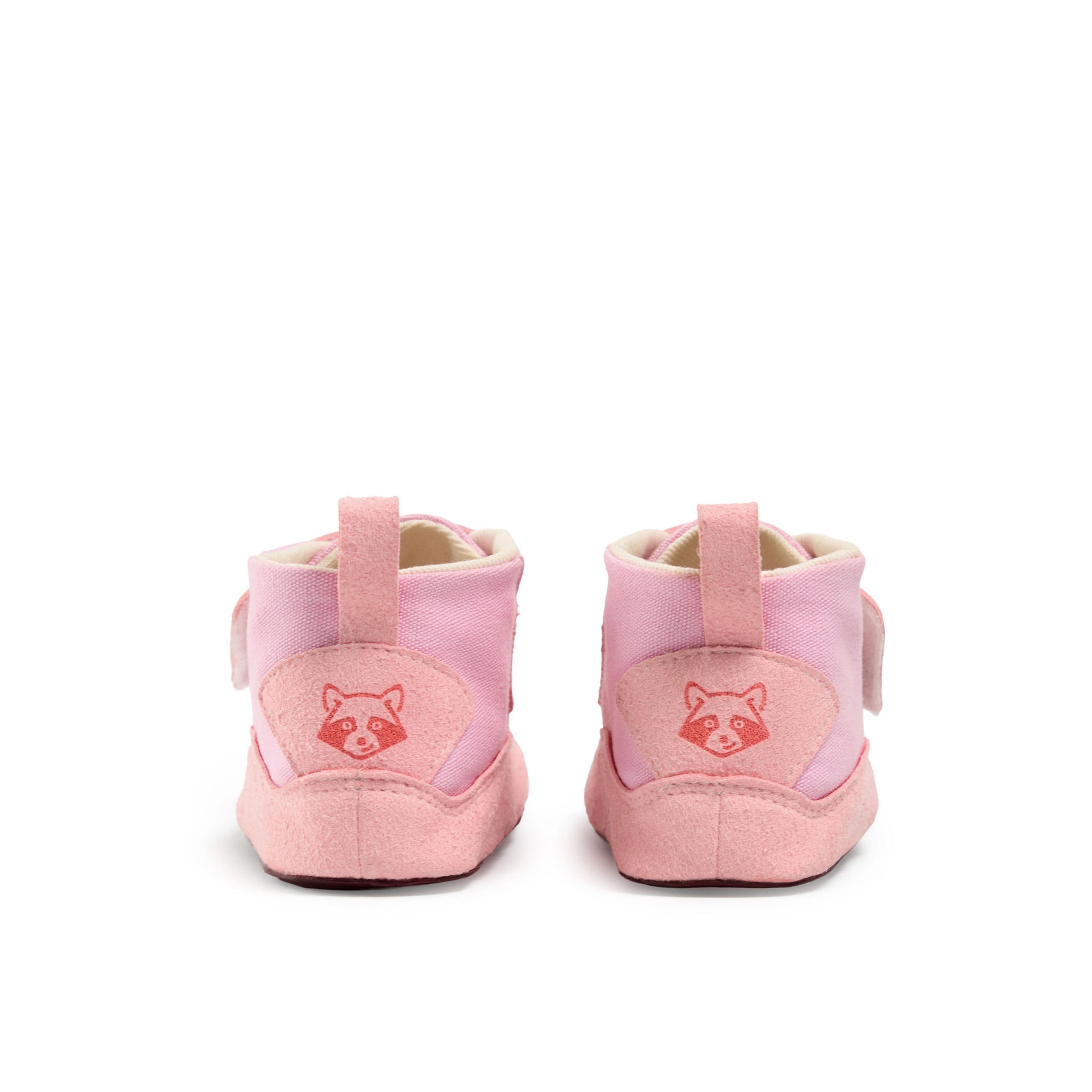 Calzado respetuoso para bebé rosa Gullibare con ajuste seguro en el talón