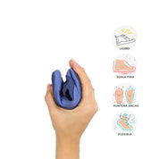Calzado respetuoso para bebé Gullibare en color azul, con suela flexible y fácil de doblar con una sola mano.