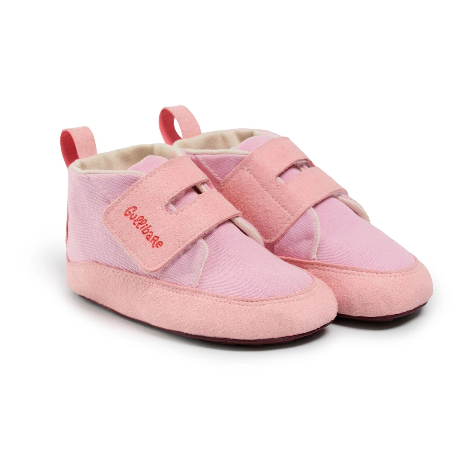 Boticas rosadas Gullibare para bebé, calzado respetuoso hecho con materiales naturales y suela flexible.