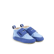 Calzado respetuoso para bebé azul Gullibare con cierre de velcro