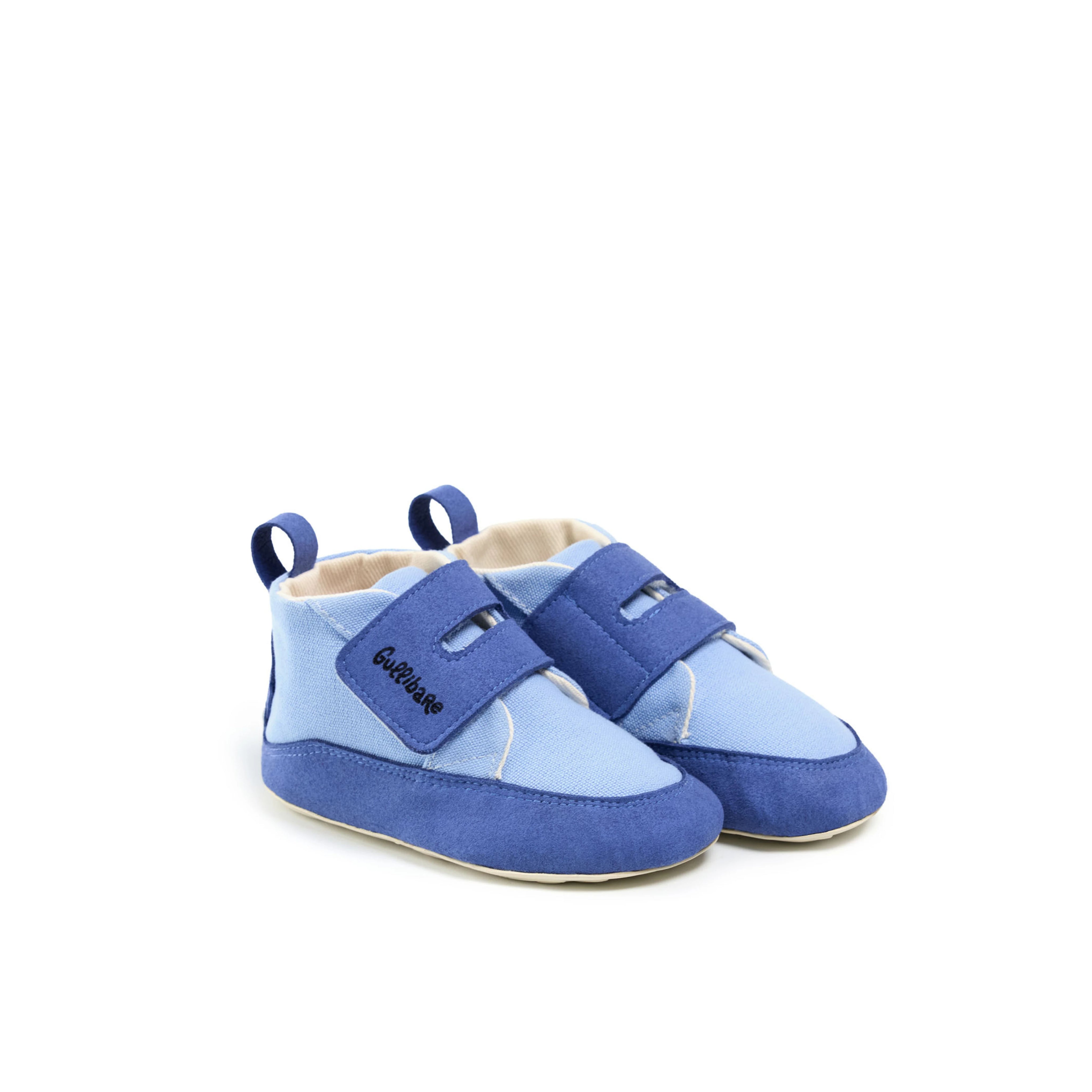 Calzado respetuoso para bebé azul Gullibare con cierre de velcro