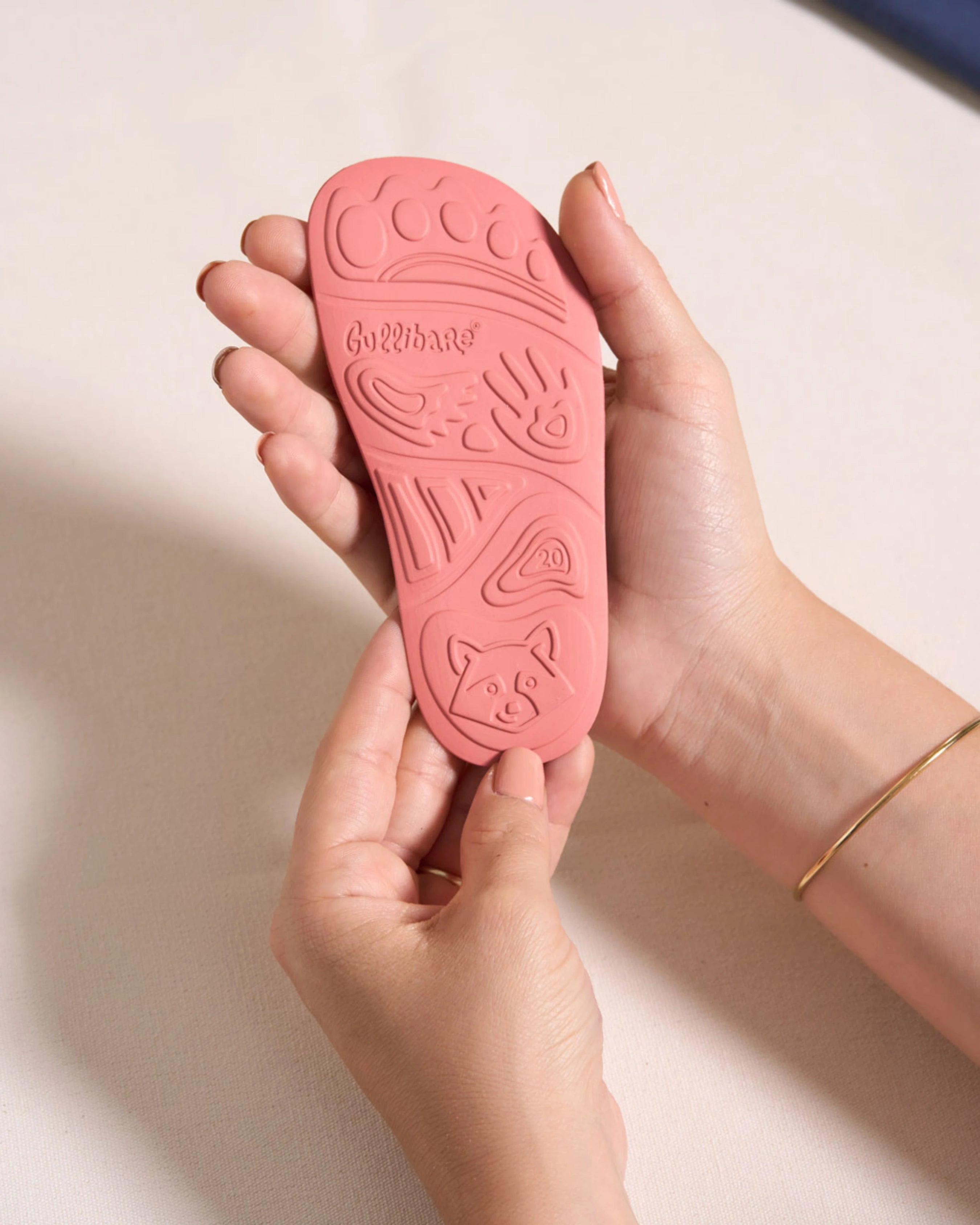 Suela flexible del calzado respetuoso infantil Gullibare